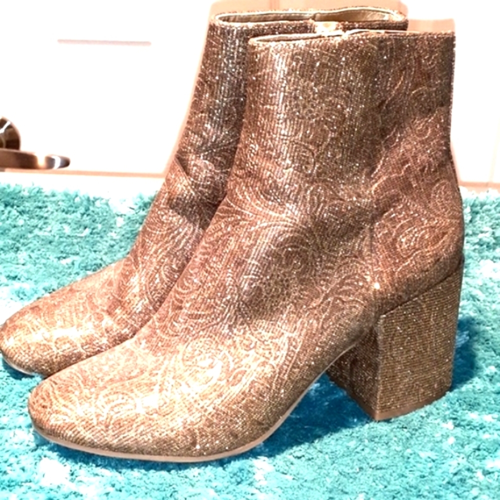Carlos Santana "Gatlin" Boots Size 7M (Like New) Gold Color - Picture 2 of 9